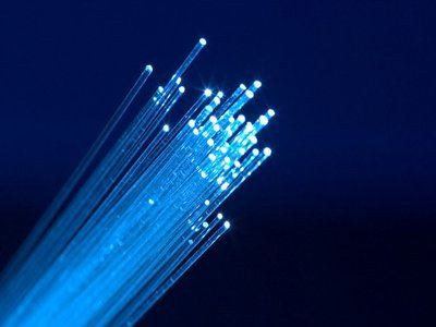 Vilka är fördelarna med att använda optisk fiber